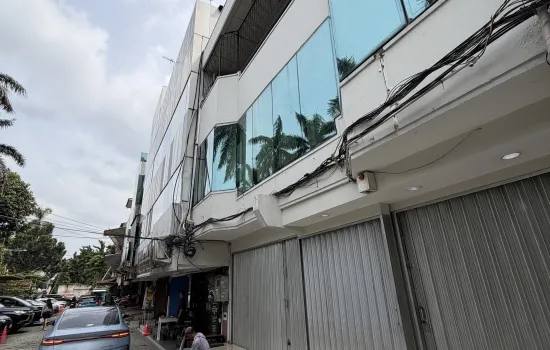 Ruko gandeng Green ville strategis disewakan