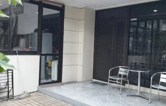 rumah Taman Aries Blok E  Jl. Aries Utama 1  ( jalan utama)