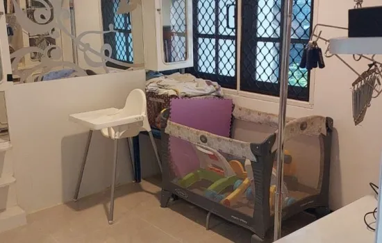 Rumah sewa 4 kt, lantai granit, baru renov