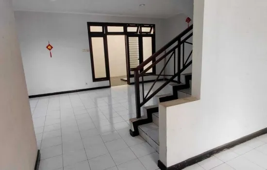 Rumah 2 Lantai 3+1 KT 3+1  KM Daan Mogot Baru