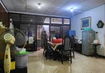 Rumah Tosiga. Kemanggisan.  Lt 358 m2. Hoek.  strategis.