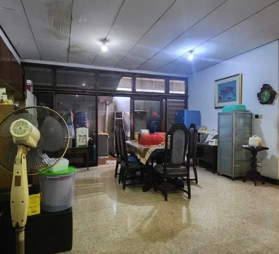 Rumah Tosiga. Kemanggisan. Lt 358 m2. Hoek. strategis.