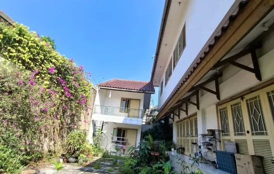 Rmh di BSD, luas +/+ 450 m ada 5bkt, dekat ke pasar modern