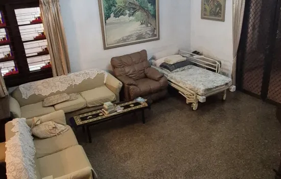 DIJUAL RUMAH gaya KOLONIAL daerah Taman Tanah Abang Jakarta