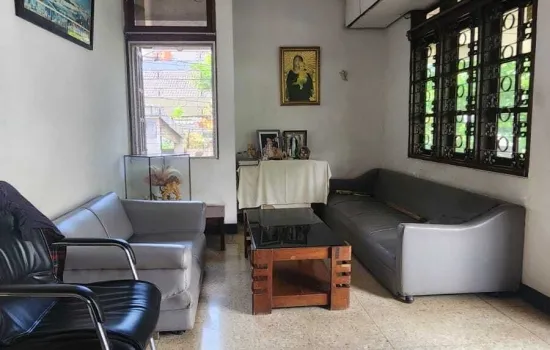 Rumah Tosiga. Kemanggisan.  Lt 358 m2. Hoek.  strategis.