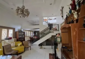 Rmh di BSD, luas  /  450 m ada 5bkt, dekat ke pasar modern