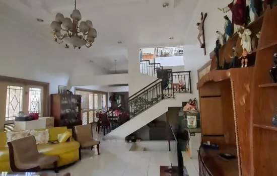 Rmh di BSD, luas +/+ 450 m ada 5bkt, dekat ke pasar modern