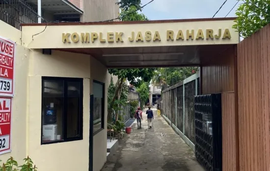 Rumah  lokasi strategis jakarta barat