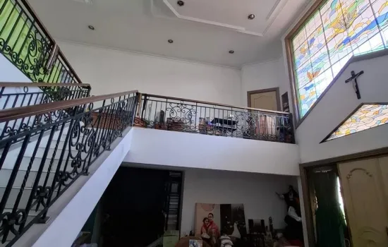 Rmh di BSD, luas +/+ 450 m ada 5bkt, dekat ke pasar modern