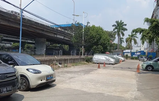 Ruko Startegis  bisa gandeng Murah Jl Latumenten Raya