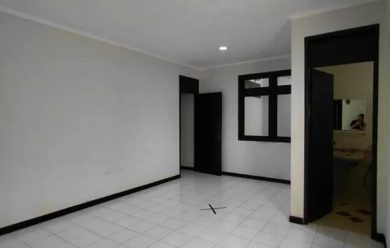Rumah 2 Lantai 3+1 KT 3+1  KM Daan Mogot Baru