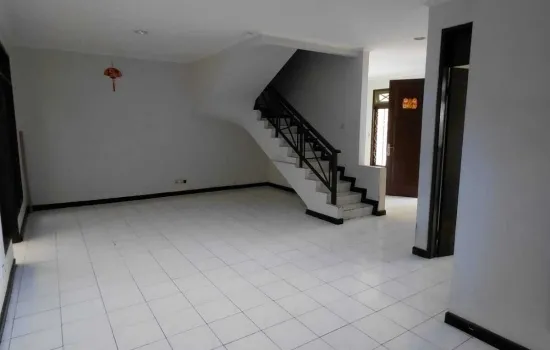 Rumah 2 Lantai 3+1 KT 3+1  KM Daan Mogot Baru