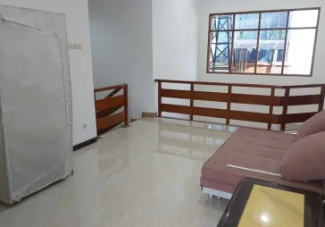 Rumah sewa 4 kt, lantai granit, baru renov