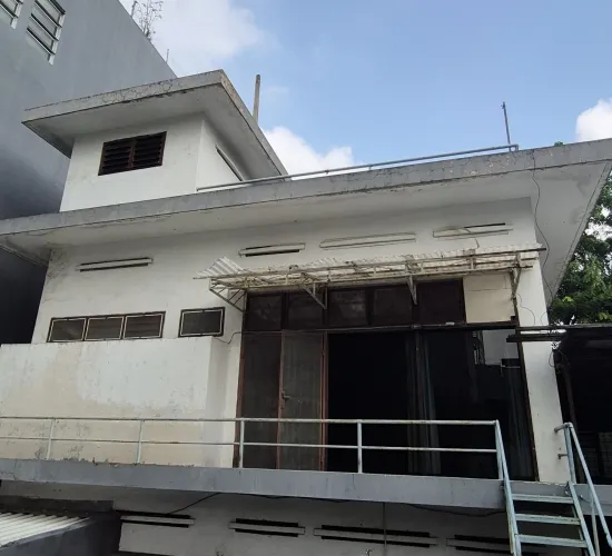 DIJUAL RUMAH gaya KOLONIAL daerah Taman Tanah Abang Jakarta