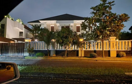 Rumah mewah dan bagus di modernland