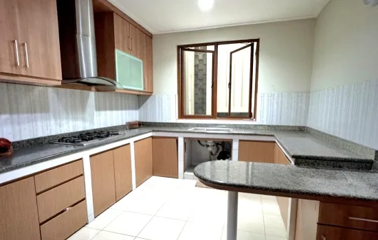 DIJUAL RUMAH PURI INDAH HADAP SELATAN 210m²
