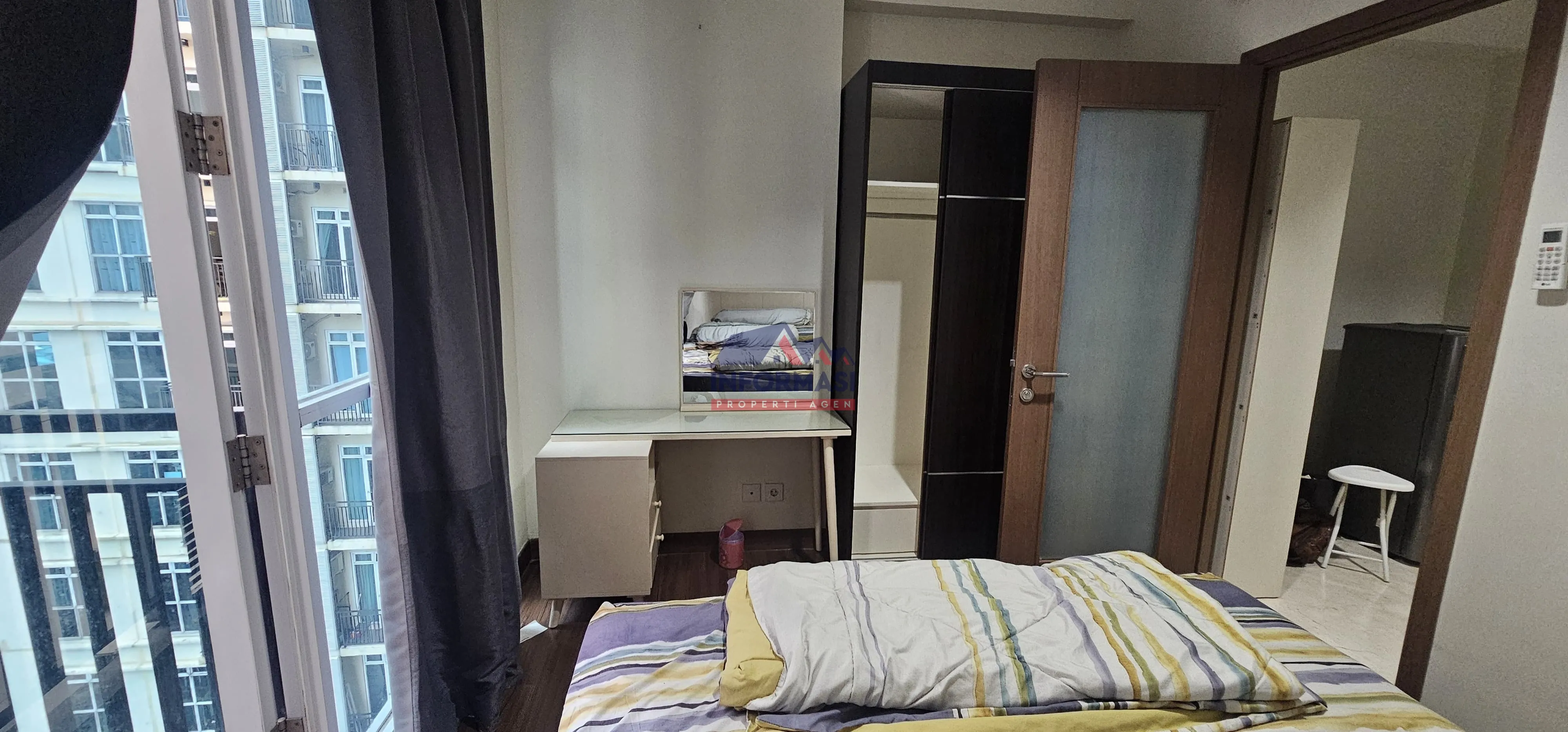 Puri Orchard studio lt 23 FF view kolam renang