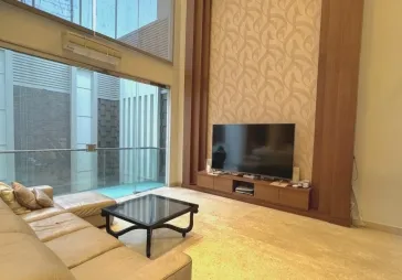 DIJUAL RUMAH PURI INDAH HADAP SELATAN 210m²