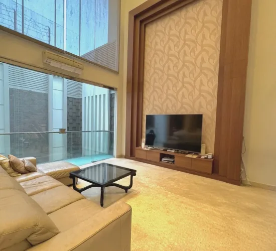DIJUAL RUMAH PURI INDAH HADAP SELATAN 210m²