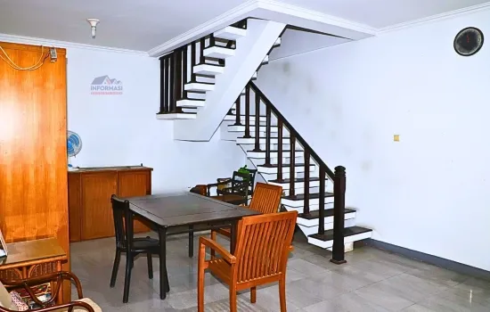 Rumah puri indah 2 lantai 3 kamar tidur