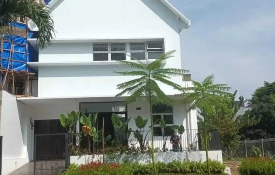 Disewakan rumah rapi kamarnya banyak