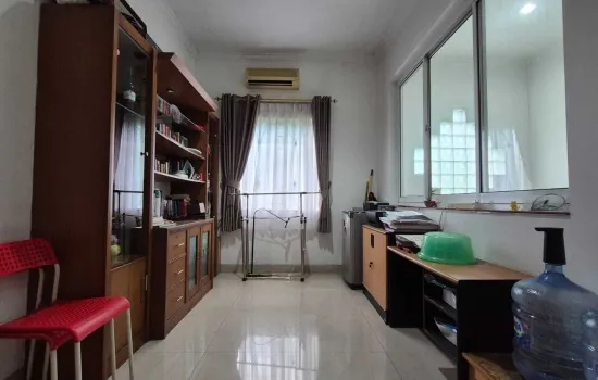 Rumah klasik 2 LT  3 KT +1