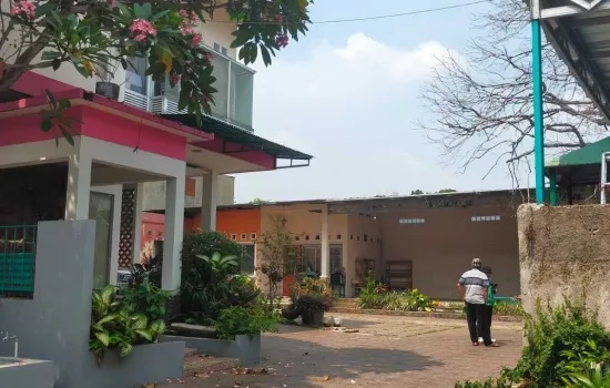 Rumah Lokasi Strategis Hitung Tanah di Jakarta Barat