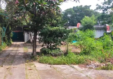 Rumah Lokasi Strategis Hitung Tanah di Jakarta Barat