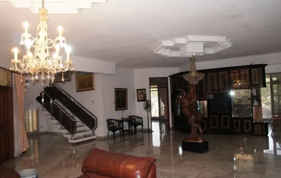 Rumah hoek boulevard Puri indah  LT 776  2 lantai