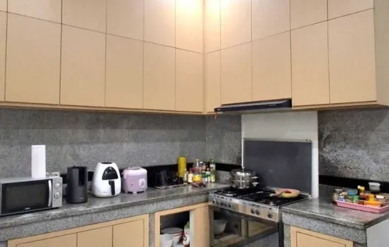 Dijual Rumah Bagus di Intercon