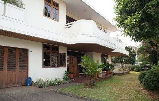 Rumah hoek boulevard Puri indah  LT 776  2 lantai