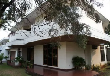 Rumah hoek boulevard Puri indah  LT 776  2 lantai
