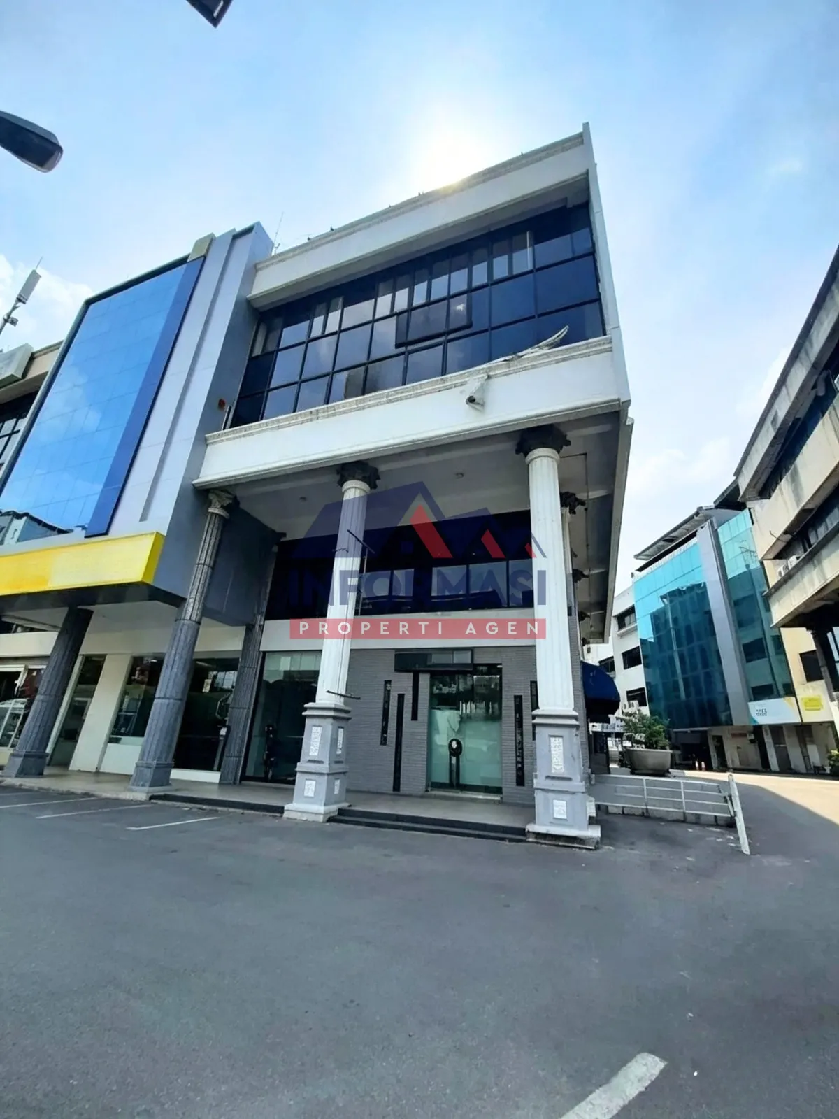 Mini Building (3 ruko gandeng) di area prime Cikini Raya