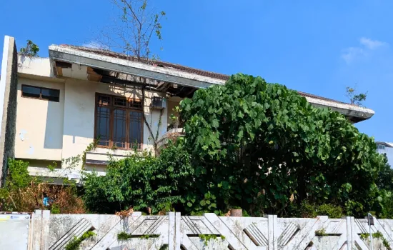 Rumah Tua Hitung Tanah Jalan Lebar di Green Garden