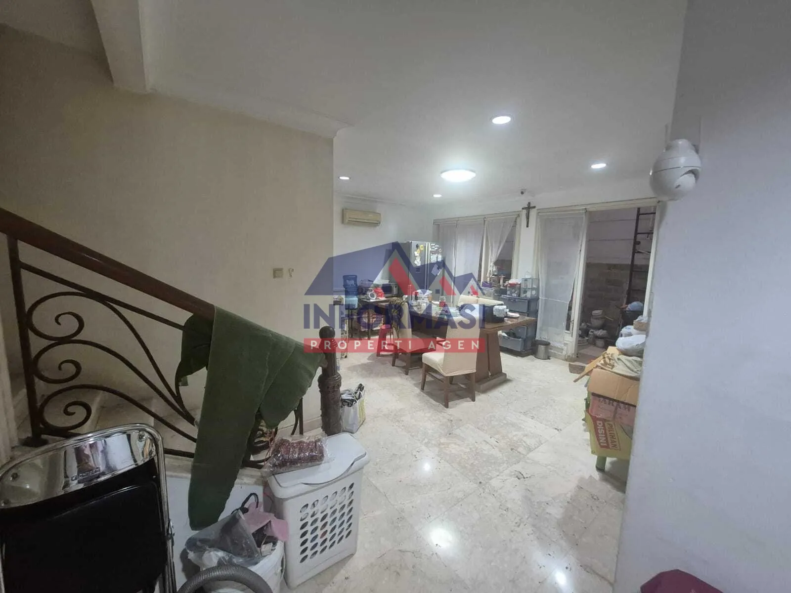 Rumah Luas 200 m2, 2 lantai permata buana