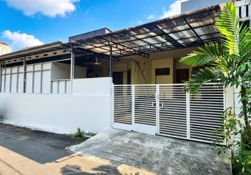 Dijual Rumah Tua hadap taman di Puri Indah