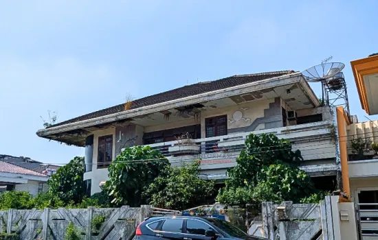 Rumah Tua Hitung Tanah Jalan Lebar di Green Garden