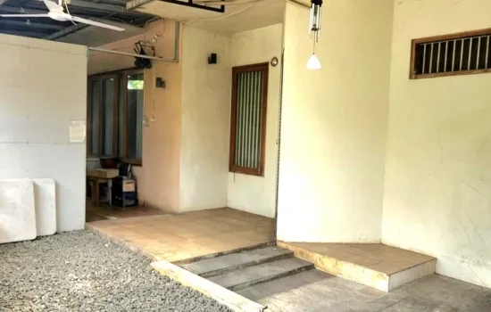Dijual Rumah Tua hadap taman di Puri Indah