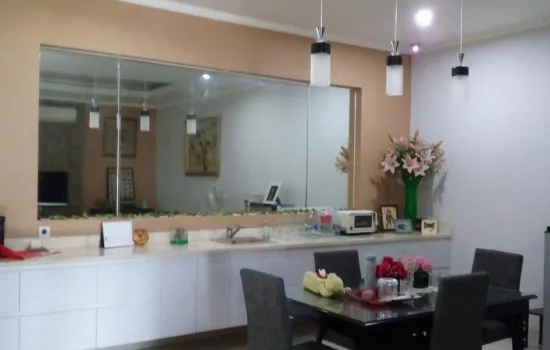 DIJUAL RUMAH 3 LANTAI SIAP HUNI - TAMAN ARIES
