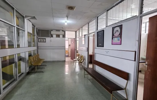 Apotik masih aktif bangunan 4 lantai jalan Raya Otista