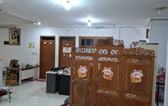 Disewakan Rumah strategis Lebar Bisa Usaha Jakarta Barat