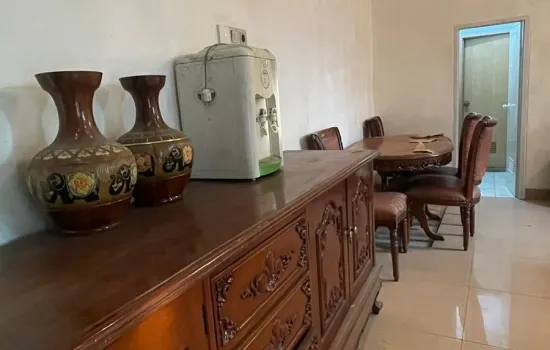 Rumah untuk usaha. Kemanggisan Raya. Rmai 24 jam. Lt 286 m2.