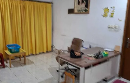 Disewakan Rumah strategis Lebar Bisa Usaha Jakarta Barat
