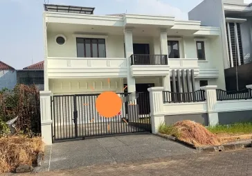 Dijual rumah di Taman villa meruya