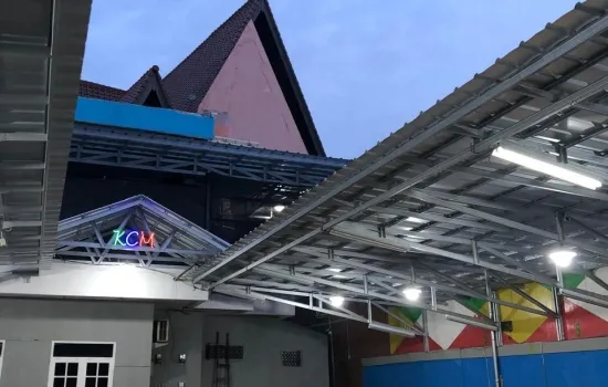 Rumah untuk usaha. Kemanggisan Raya. Rmai 24 jam. Lt 286 m2.