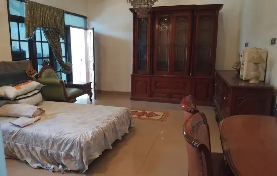 Rumah untuk usaha. Kemanggisan Raya. Rmai 24 jam. Lt 286 m2.