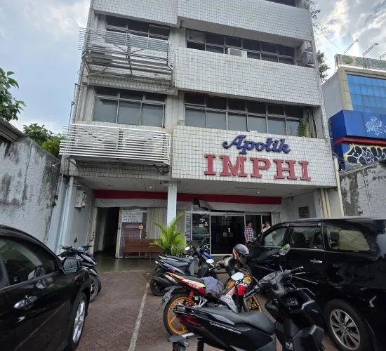 Apotik masih aktif bangunan 4 lantai jalan Raya Otista