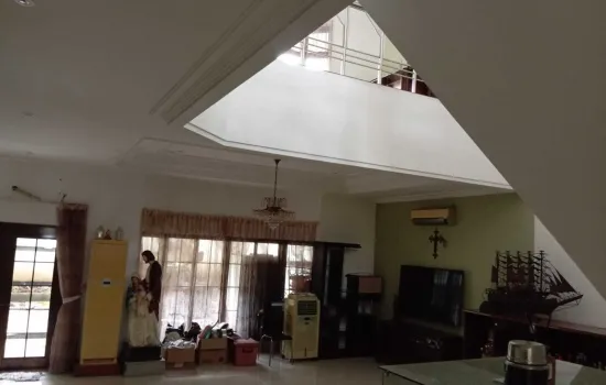 Dijual rumah Intercon 2 lt semi furnished
