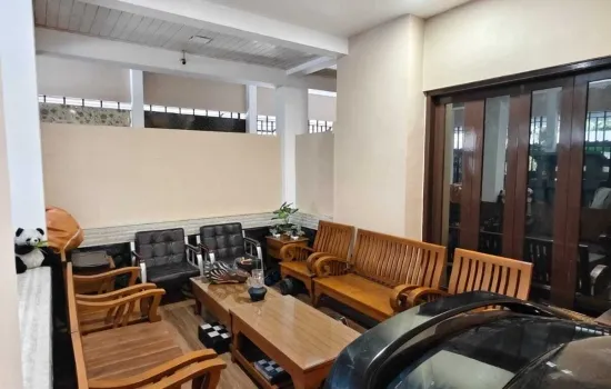 Dijual Cepat Rumah 5 Lantai Strategis Hook