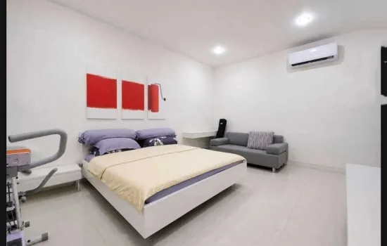 Rumah 2½ lantai dalam kompleks tenang perumahan favorite